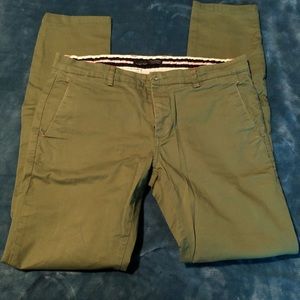 Men’s 32 fitted skinny green chino pants.